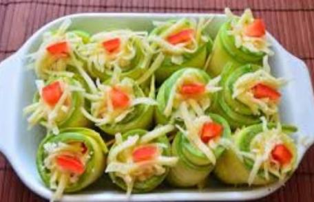 Rulouri de dovlecei cu caș la cuptor