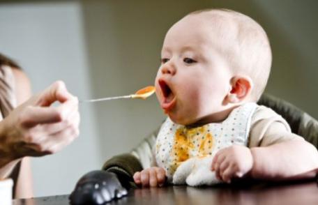 Mâncăruri pe care să nu le oferi bebelușilor
