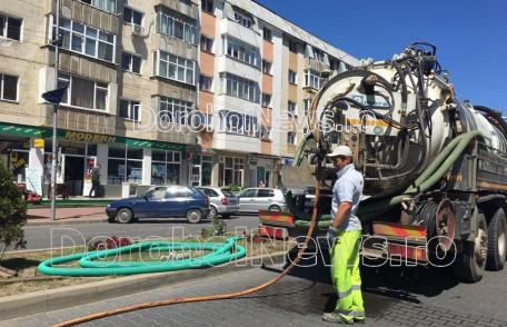 Acțiuni de amploare de curățare și decolmatare a sistemului de canalizare din municipiul Dorohoi - FOTO