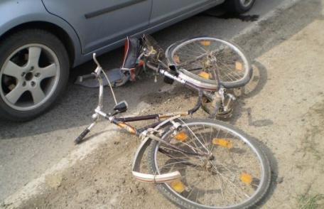 Minor rănit grav după ce a intrat în intersecție, cu bicicleta, fără să se asigure