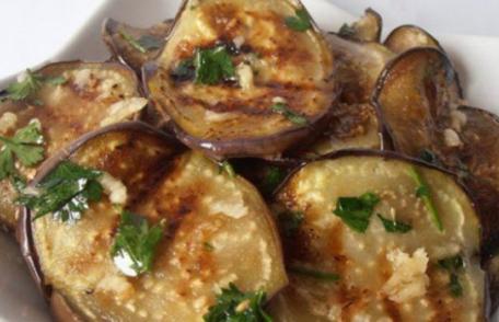 Vinete cu usturoi. Reţeta pe care trebuie să o încerci. Este delicioasă şi uşor de făcut!