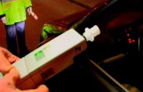 Alcoolul le-a dat curaj unor șoferi! Sancțiuni aplicate de polițiști pentru infracțiuni la regimul rutier