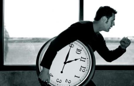 Program de lucru de şase ore, în loc de opt în România. Ce spune ministrul Gabriel Petrea