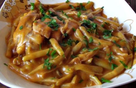 Mâncare de pui cu fasole verde