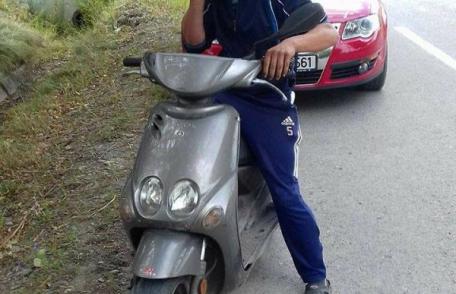 Minor fără permis de conducere depistat în trafic cu un scuter neînregistrat - FOTO