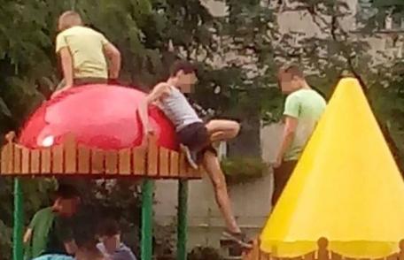 Primim la redacţie – Mă doare sufletul când văd „cum se joacă” unii copii - FOTO