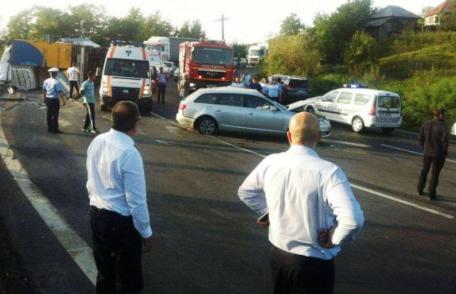 Accident TERIBIL. Membrii trupei DJ Project au fost răniți după ce un TIR s-a răsturnat peste mașina lor - FOTO