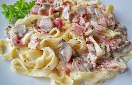 Paste cu bacon și ciuperci