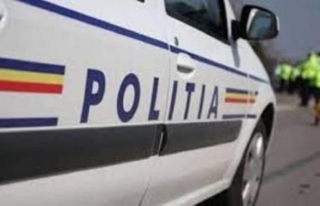 Două mașini avariate din cauza inconștienței unui bărbat care a condus fără permis