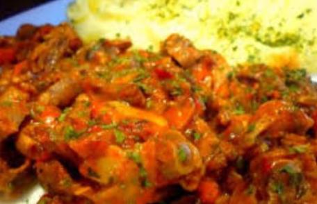 Tocană de ciuperci cu pui