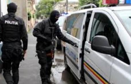 Percheziţii la locuinţa unui tânăr bănuit de contrabandă cu ţigări 
