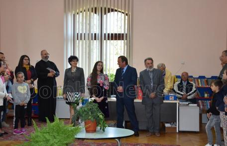 Expoziție de pictură la Biblioteca Municipală Dorohoi „Pași spre culori” - FOTO