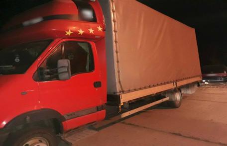 Tineri botoşăneni prinşi după ce au sustras bunuri dintr-un autocamion - FOTO