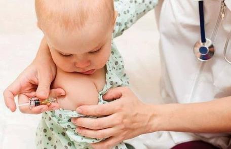 Amenzi uriaşe pentru părinţii care refuză vaccinarea. Legea vaccinării, adoptată de Senat!