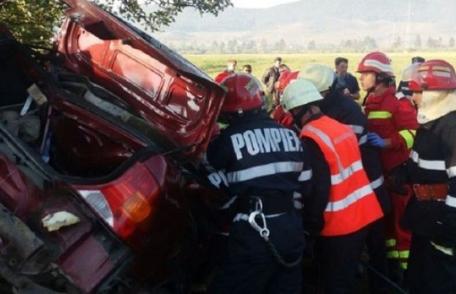 Din pasager a ajuns pacient... Un autoturism scăpat de sub control a părăsit carosabilul şi s-a prăbuşit pe câmp
