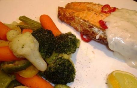 Somon cu sos de șampanie