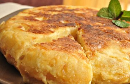 Omletă spaniolă cu șuncă și cașcaval