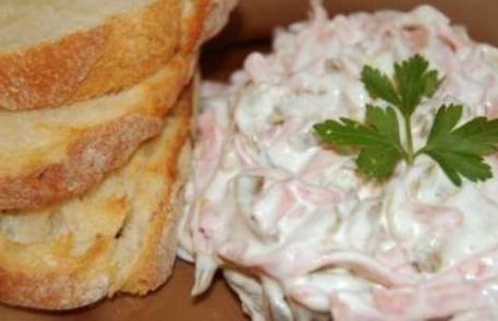 Salată cu șuncă presată