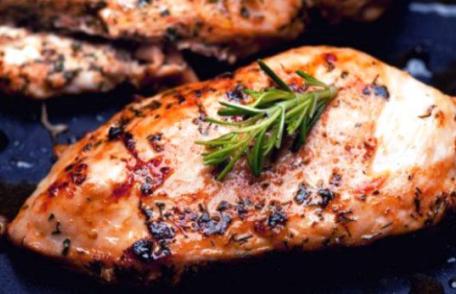 Cum prepari pieptul de pui pentru a fi moale şi suculent