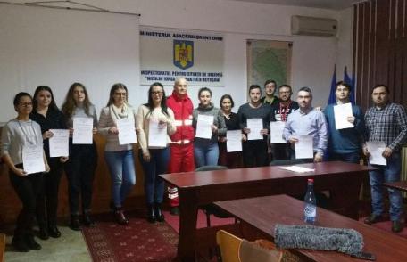 Voluntarii familiarizaţi cu autospecialele, echipamentele şi misiunile ISU Botoşani