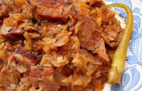 Varză dulce cu carne de porc afumată