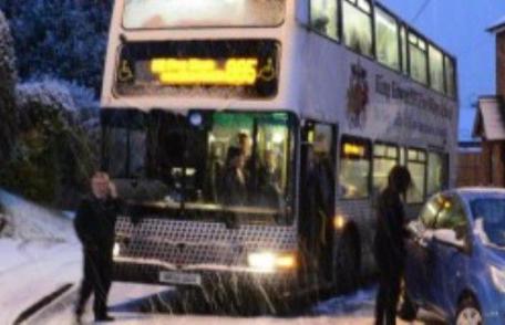 ANGLIA, paralizată pentru a treia zi de vremea rea și de ninsori