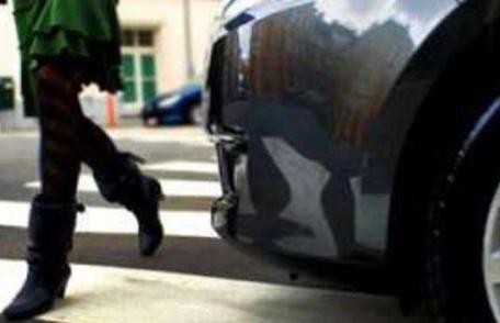 ACCIDENT: Două femei au ajuns la spital după ce au fost lovite de o mașină pe trecerea de pietoni, la Dorohoi