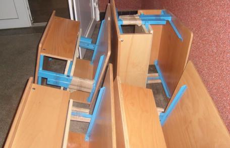 Şcoala cu nr 1. Dorohoi: Mobilier nou de la UNICEF