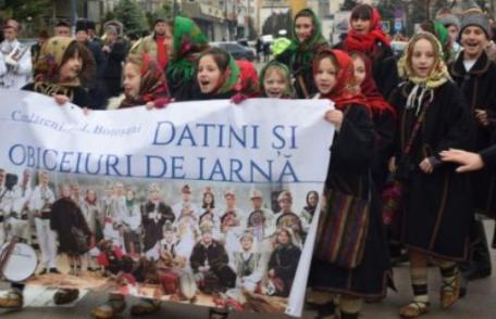 „Din străbuni, din oameni buni” – Botoșani, parada formațiilor de datini și obiceiuri - FOTO