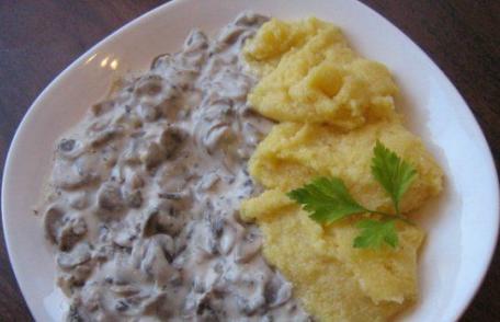 Papricaș cu ciuperci