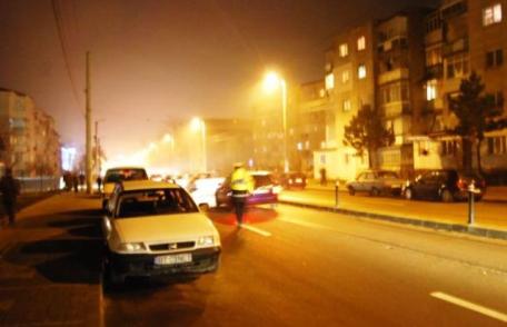 Aventură sub aburii alcoolului. S-a grăbit și luat la rând pilonii din dreptul unei staţii de tramvai