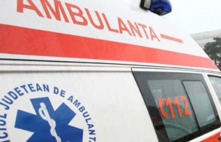 Accident grav în Judeţul Suceava, în Ajun de Crăciun. Nouă persoane rănite după ce un microbuz a intrat într-un parapet
