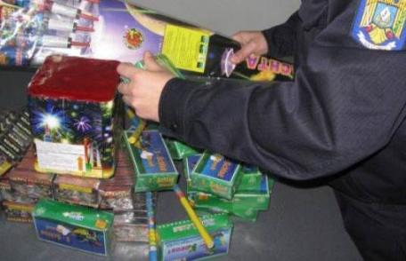 Tânăr de 18 ani cercetat de polițiști pentru deținere și comercializare articole pirotehnice fără drept