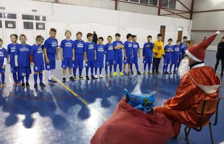 Copiii de la Clubul Sportiv „VIITORUL” Dorohoi l-au primit pe Moș Crăciun - FOTO