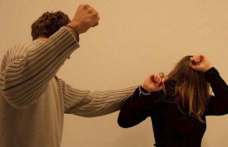 Scandal de familie soldat cu pumni și jandarmi, terminat la Secţia de Psihiatrie