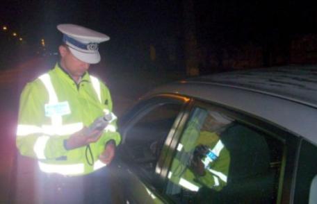 Inconstiență la volan! Tânăr de 20 de ani prins șofând o mașină cu numere false