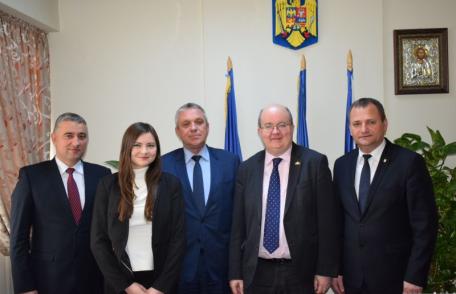 Ambasadorul Marii Britanii s-a întâlnit cu şefii Consiliului Judeţean Botoșani - FOTO