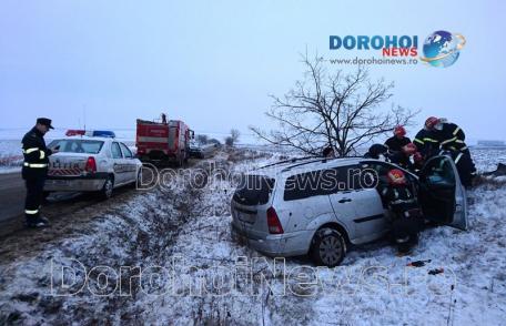 Două cadre didactice au ieșit cu mașina în decor! Accident cu victimă încarcerată - FOTO