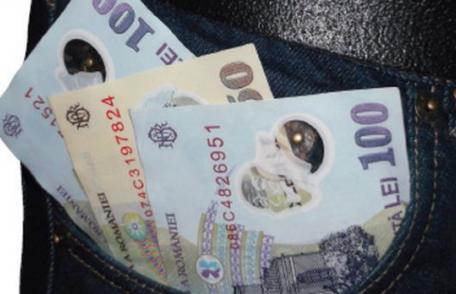 Bărbat lăsat fără bani în timp ce se afla în staţia de maxi-taxi