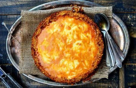 Plăcintă cu blat de cartofi și cremă de brânză