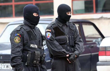 Percheziții domiciliare la persoane bănuite de comiterea de furturi din buzunare