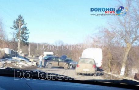 Impact frontal! Femeie rănită într-un accident produs la ieșirea din Vârfu Câmpului spre Dorohoi - FOTO