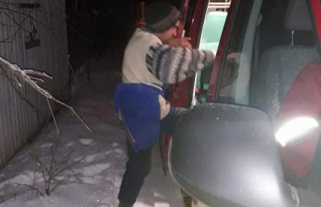 Cinci persoane fără adăpost din Dorohoi, salvate de la îngheţ şi duse la un centru social