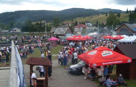 Cel mai mare păstrăv şi cea mai mare mămăligă la Festivalul Naţional al Păstrăvului