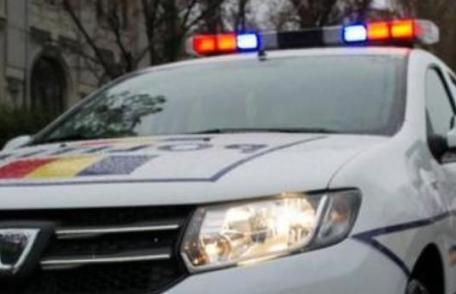 Un dorohoian amețit de aburii alcoolului s-a urcat la volan deși nu avea permis de conducere și a lovit o mașină parcată