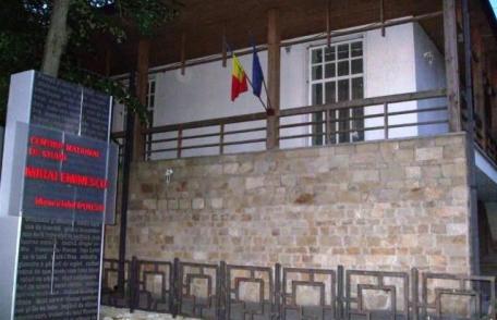 Memorialul Ipoteşti : Angajaţii au înlocuit obiecte de aur şi argint cu tinichele