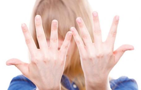 Reguli de aur pentru unghii puternice