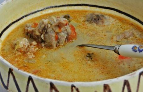 Ciorbă din oase de porc