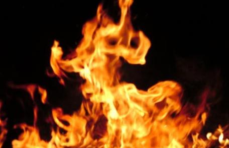 Acoperiş aprins de un coş de fum neprotejat