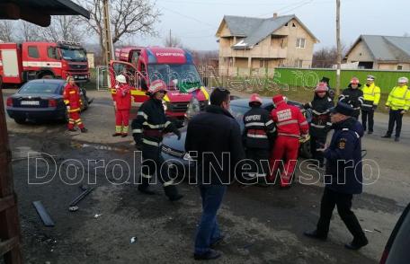 Trei mașini distruse și persoană încarcerată într-un accident produs la intrarea în Orășeni Deal - FOTO